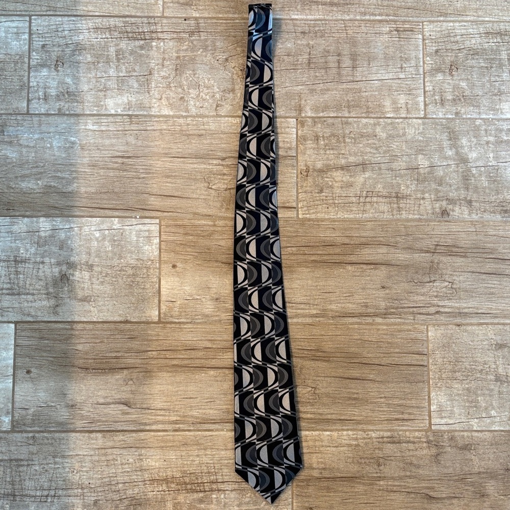 Arrow 100% imported silk Elegant Black and Gray Men's Tie